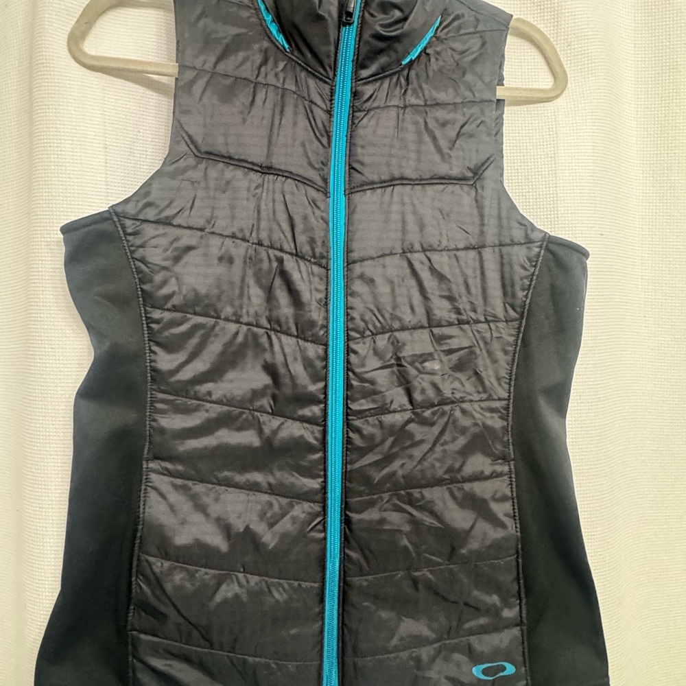 Oakley Women's Black and Teal Quilted Vest